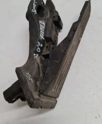 Volkswagen Touran I Accelerator throttle pedal 1T1721503H 6PV00868900