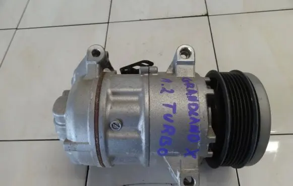 Opel Grandland X Air conditioning (A/C) compressor (pump) 9827529180