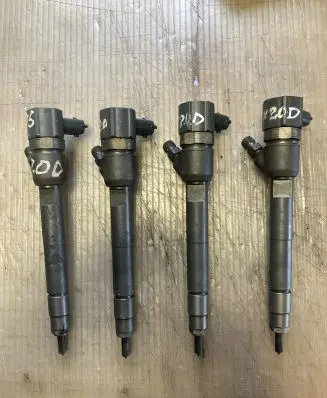Hyundai ix35 Fuel injectors set 338002F300