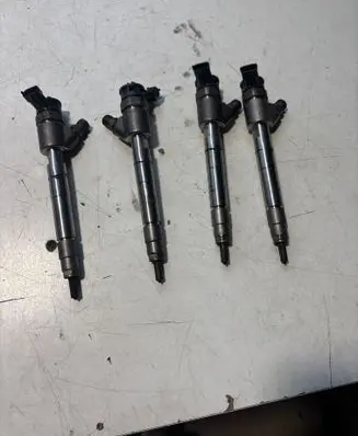 Opel Astra L Fuel injector 045110955