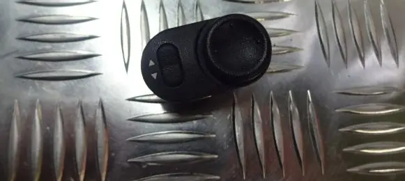 Opel Agila A Wing mirror switch 09226861FT