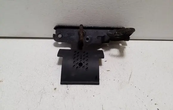Audi TT TTS Mk2 Engine bonnet/hood lock/latch loop/hook 8J0823480C