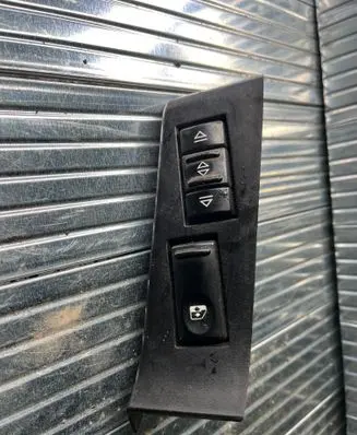 Nissan Interstar Electric window control switch 7700351692 77003516926