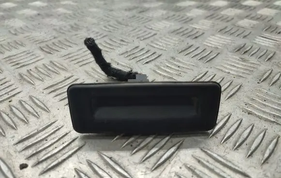 Skoda Octavia Mk3 (5E) Tailgate opening switch 5E0827566