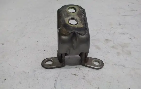 Nissan X-Trail T30 Front door lower hinge 