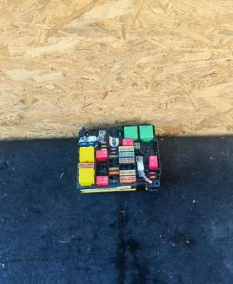 Peugeot 2008 I Fuse module 9804846880