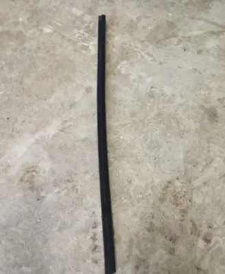 KIA Sportage Rubber seal front door window/glass 201303062350