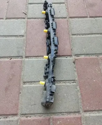 Rear bumper mounting bracket