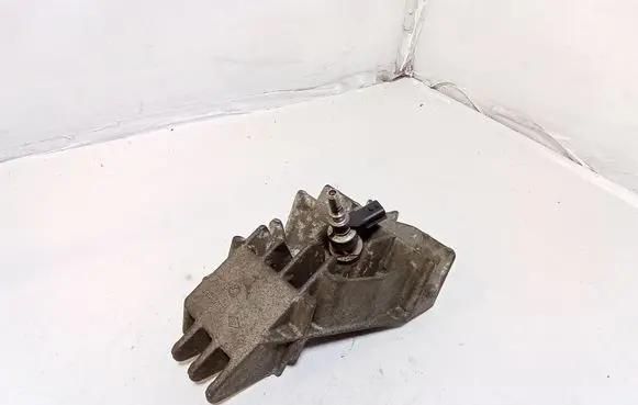 Nissan Qashqai+2 Engine mounting bracket 8200771225