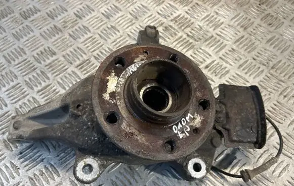 Renault Laguna III Front wheel hub spindle knuckle