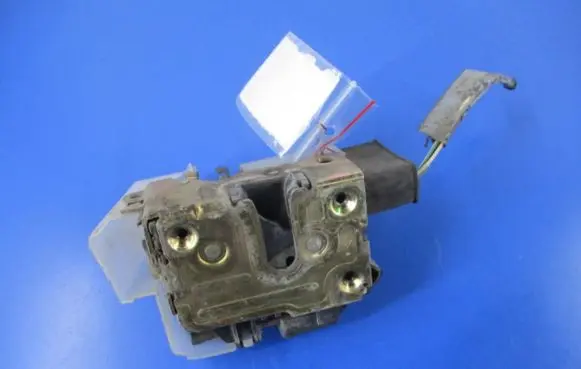 Renault Megane I Front door lock