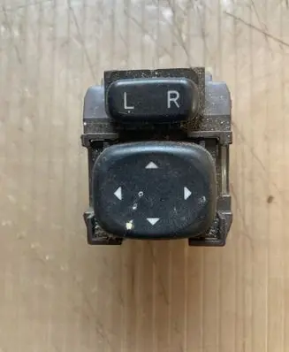Toyota Avensis T270 Wing mirror switch 183647