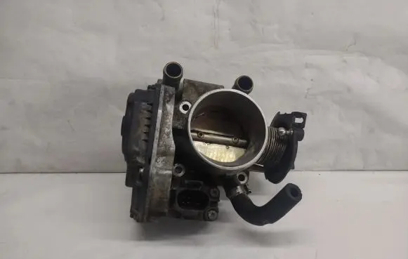 Audi A4 S4 B5 8D Throttle valve 058133063H