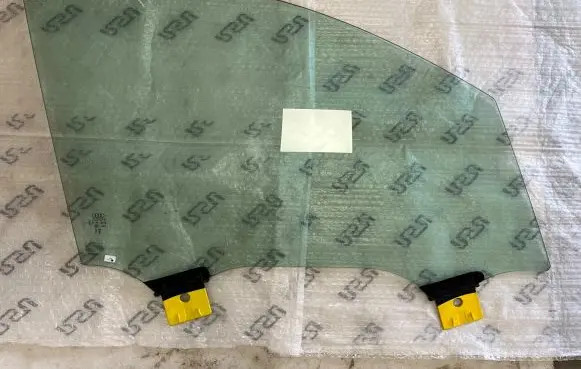 Audi Q7 4M Front door window glass four-door 4M0845022D 4M0845022