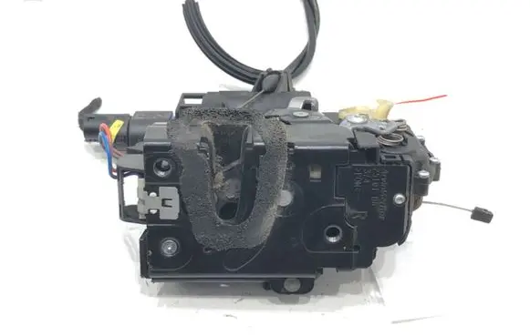 Volkswagen Polo IV 9N3 Front door lock 3B1837016CB