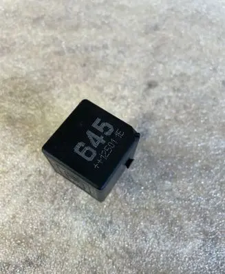 Volkswagen PASSAT B7 Other relay 4H0951253A V23136B0006X06