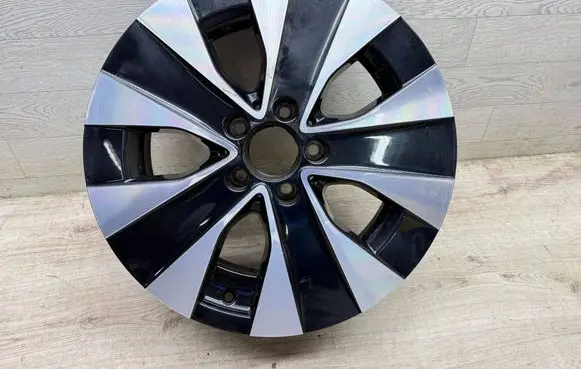 Mercedes-Benz Vito Viano W447 R17 alloy rim A4474015200