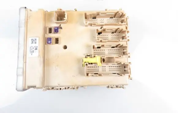 Toyota Auris E180 Central body control module 8922102331