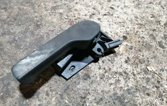 Volkswagen PASSAT B6 Engine bonnet (hood) release handle 1K1823633