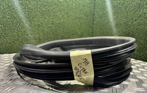 Mercedes-Benz Citan II W420 Rubber seal front door (on door) A4157210480