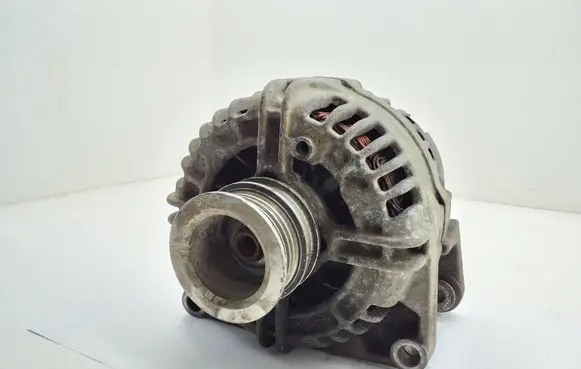 Opel Zafira B Generator/alternator 0124425020 55556067