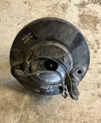 Mercedes-Benz E W210 Brake booster A0044305530 0979011S