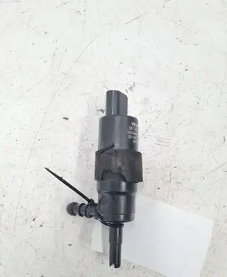 Volkswagen Touran I Headlight washer pump 3B7955681