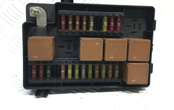 Jaguar XJ X308 Fuse module LNF2822AB