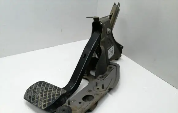 Volkswagen Transporter - Caravelle T5 Brake pedal 7H1723143 7E1723057B 7H1721527