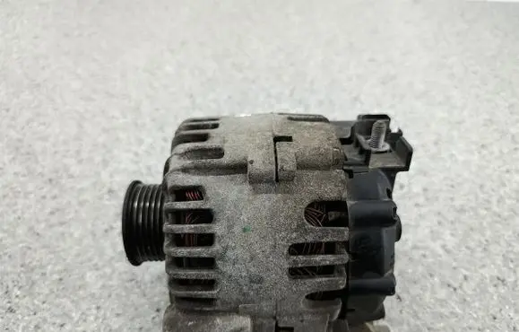 BMW 3 E90 E91 Generator/alternator 7799180