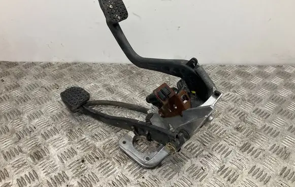 BMW 3 E46 Pedal assembly 2229128