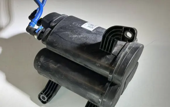 Active carbon filter fuel vapour canister