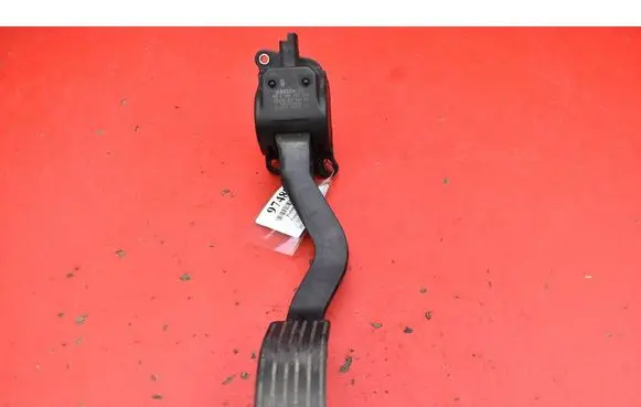 Peugeot 207 CC Accelerator throttle pedal 9680756880