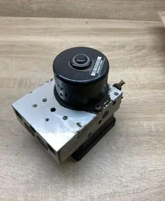 Volvo V70 ABS Pump 8671224 P08671223