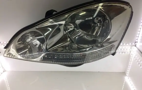 Toyota Avensis Verso Headlight/headlamp