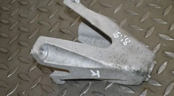 Audi A6 S6 C6 4F Engine mounting bracket 4E0199307BH