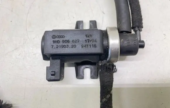 Audi A4 S4 B5 8D Turbo solenoid valve 1H0906627