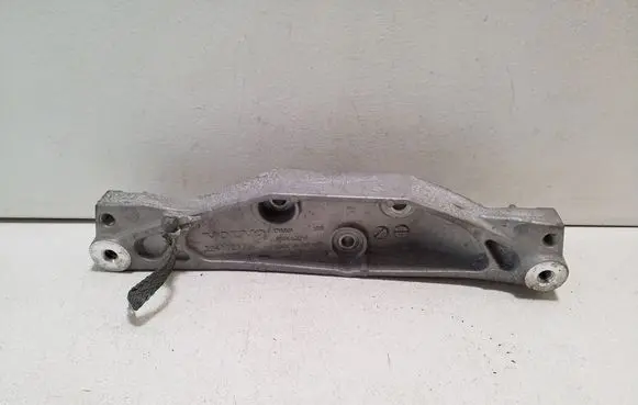 Volvo XC60 Rear differential/diff mount bracket 32411212