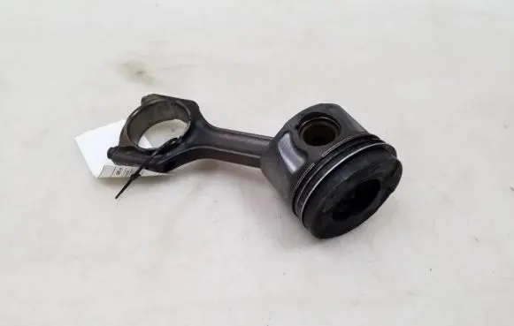 Opel Insignia A Piston with connecting rod