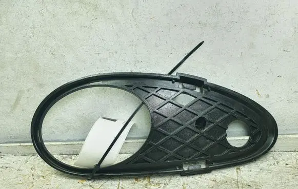 Mercedes-Benz C W203 Front fog light trim/grill A2038850623