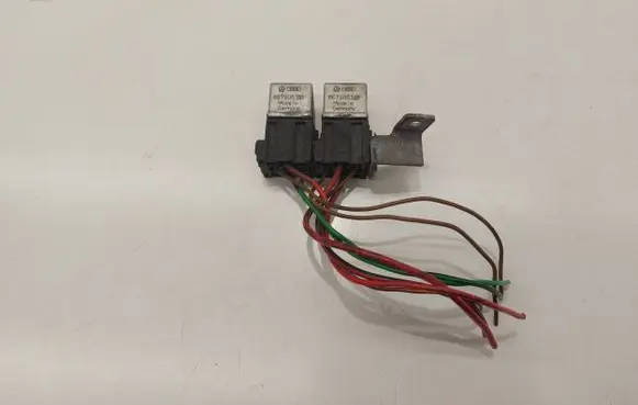 Volkswagen PASSAT B3 Other relay 867906381
