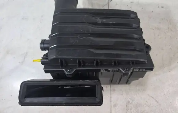 Volkswagen Tiguan Air filter box 5WA129601A 5Q0129620D