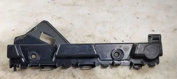Opel Vivaro Front bumper mounting bracket 622201090R 24891000 93460847
