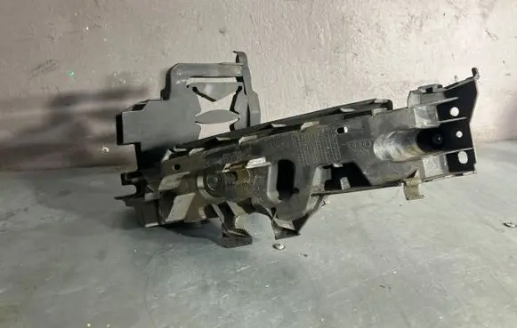 Audi Q5 SQ5 Headlight/headlamp mounting bracket 8R0805607