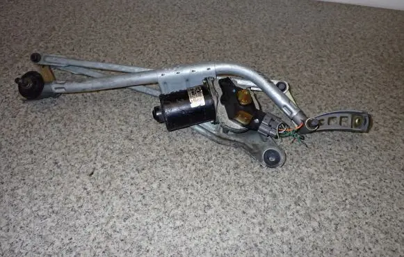 Nissan Almera N16 Front wiper linkage 