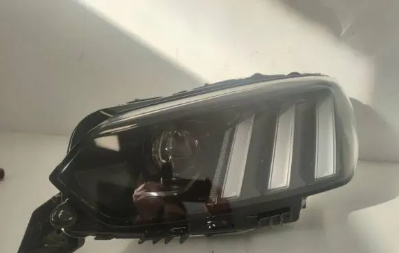 Peugeot 208 Headlight/headlamp L287070 450998
