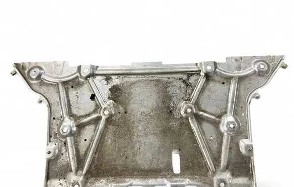BMW M5 F90 Engine splash shield/under tray 7915376 9022