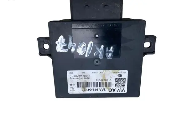Volkswagen PASSAT B7 Current control relay 3AA919041