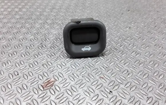 Honda CR-V Tailgate opening switch 