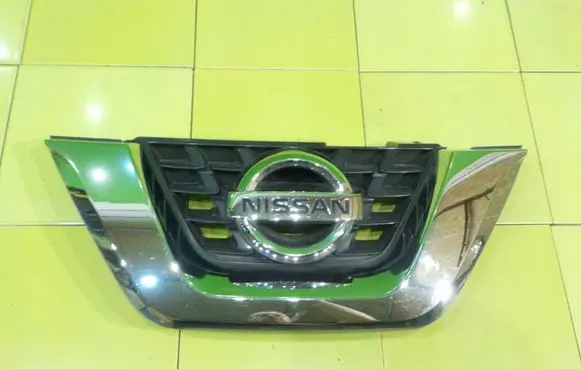 Nissan Juke I F15 Front bumper upper radiator grill ZP47